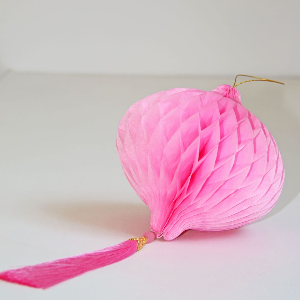 Бумажное украшение Шар-соты с кисточкой 10 см, розовый Бумажное украшение Шар-соты с кисточкой 10 см, розовый